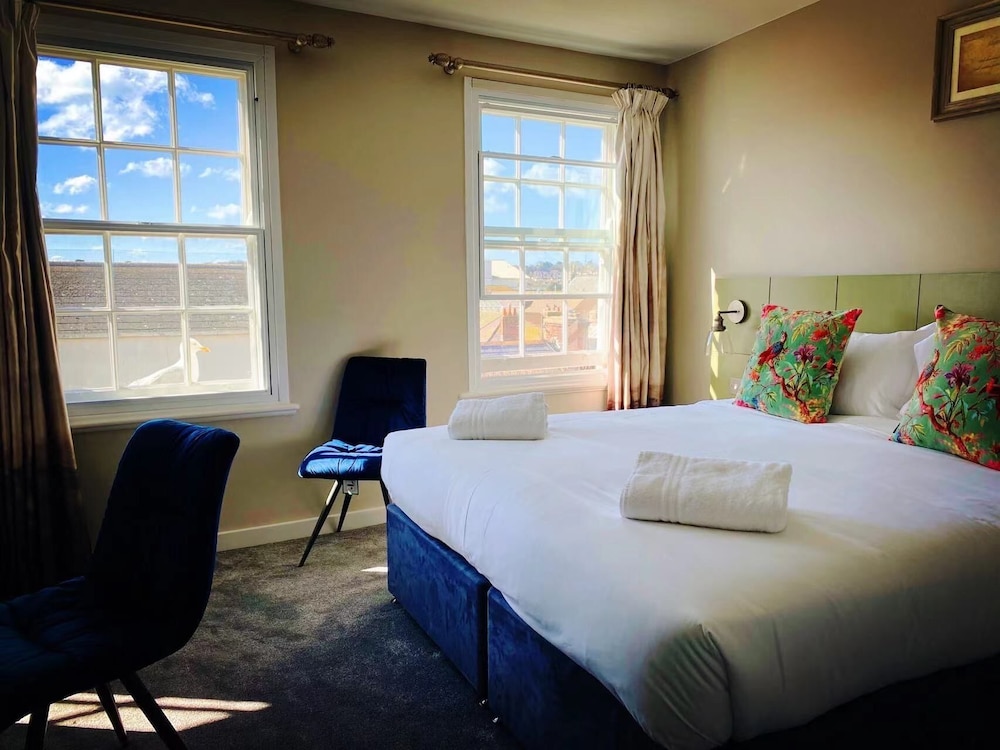 Signature Double Room, Ensuite, City View