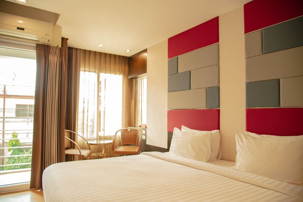 Superior King or Twin Room with City View photo 1