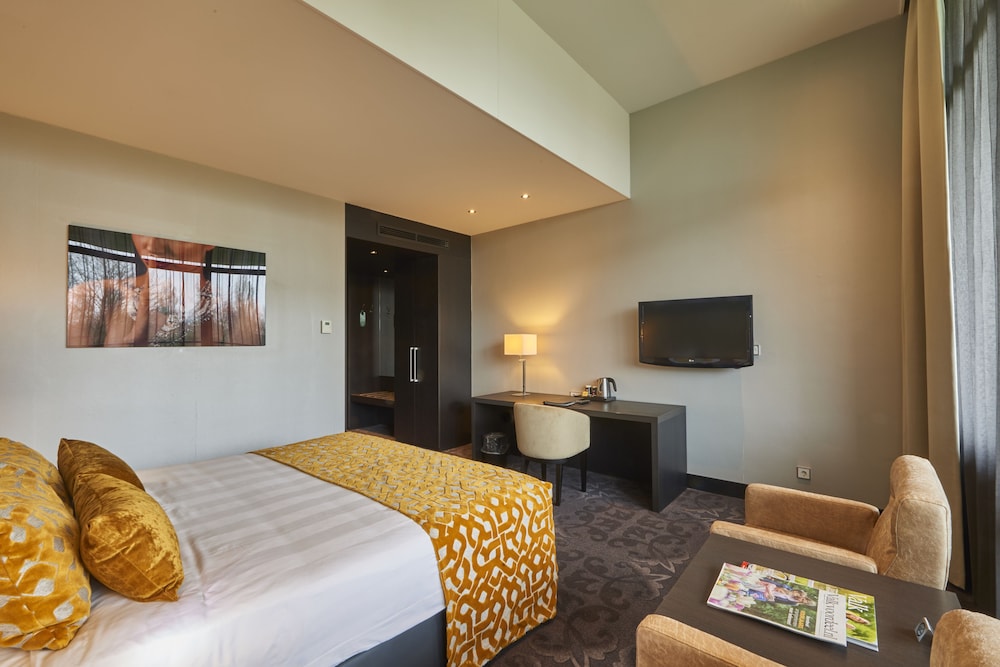 Luxury Double Room, Jetted Tub - Photo 4