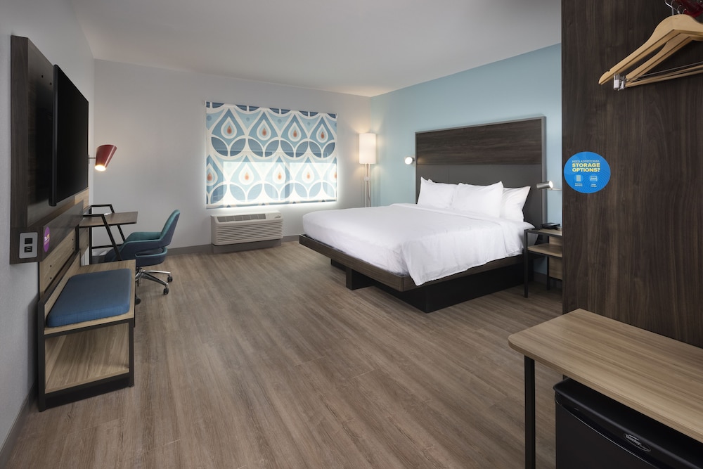 Room, 1 King Bed, Accessible (Roll-In Shower) - Photo 2