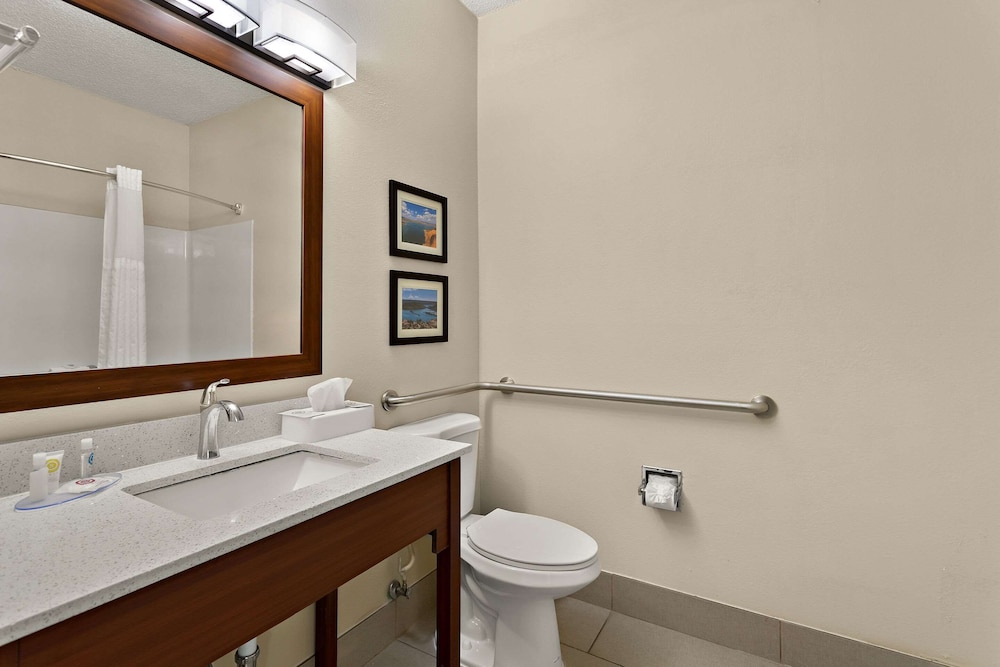 Room, 2 Queen Beds, Accessible, Non Smoking (Promotional) - Photo 5