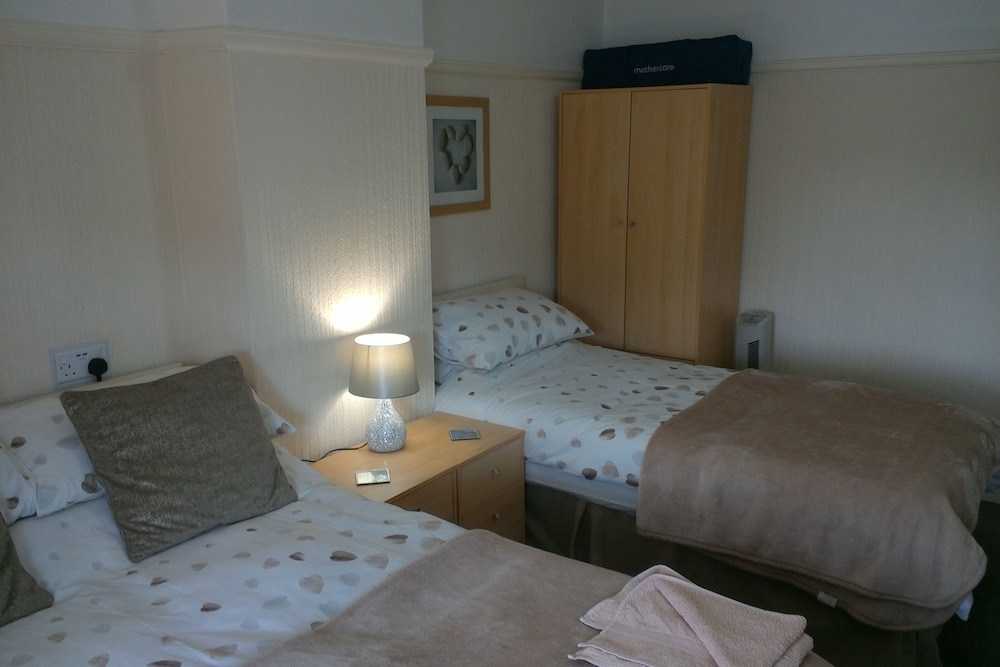 Family Double or Twin Room, Multiple Beds photo 2