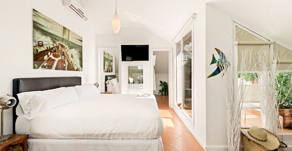 Deluxe Room, Balcony