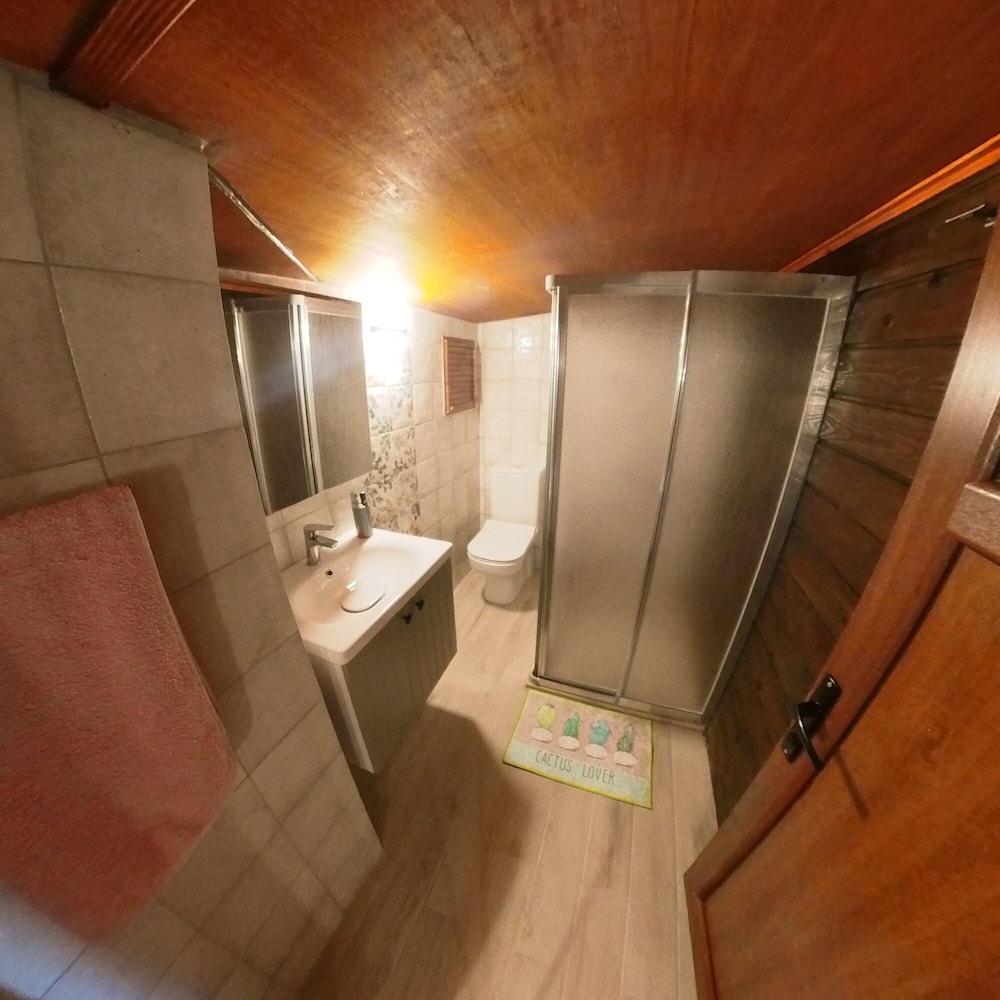 Family Bungalow, 1 Queen Bed with Sofa bed, Private Bathroom, Lake View photo 3