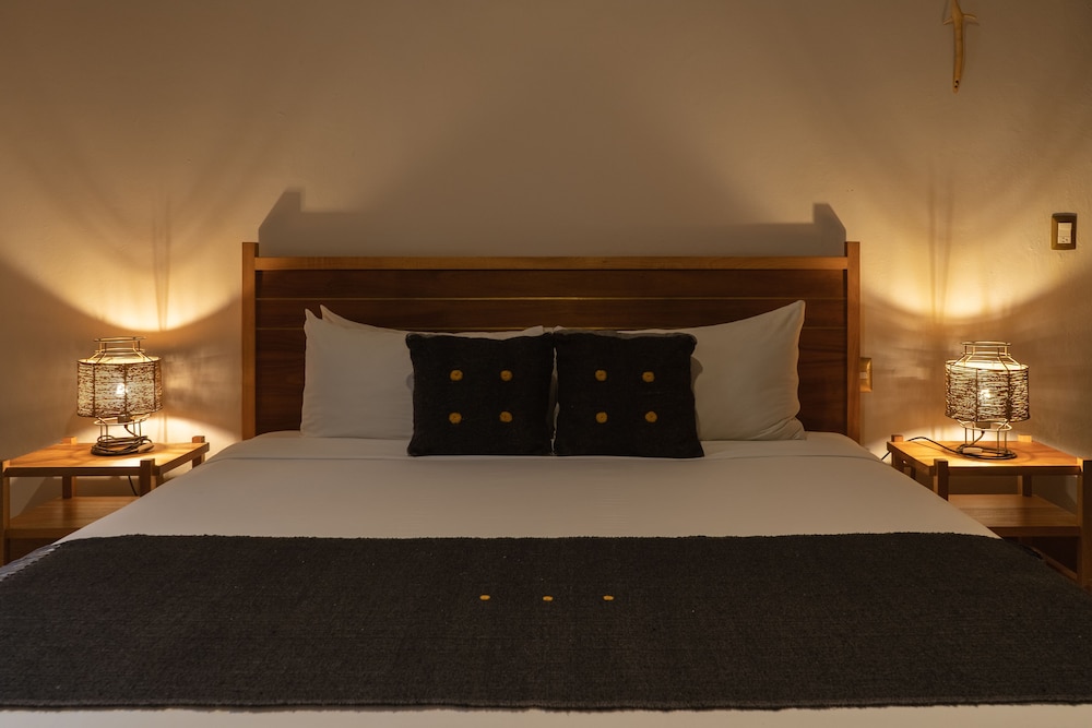 Classic Room, 1 King Bed - Photo 7