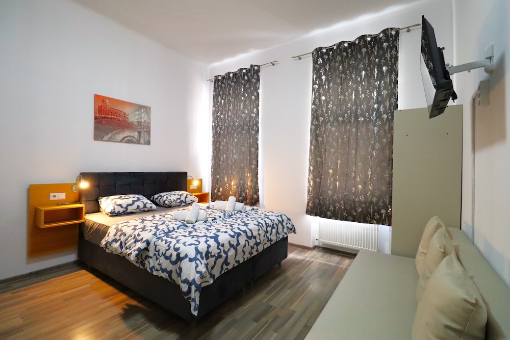 Basic Triple Room