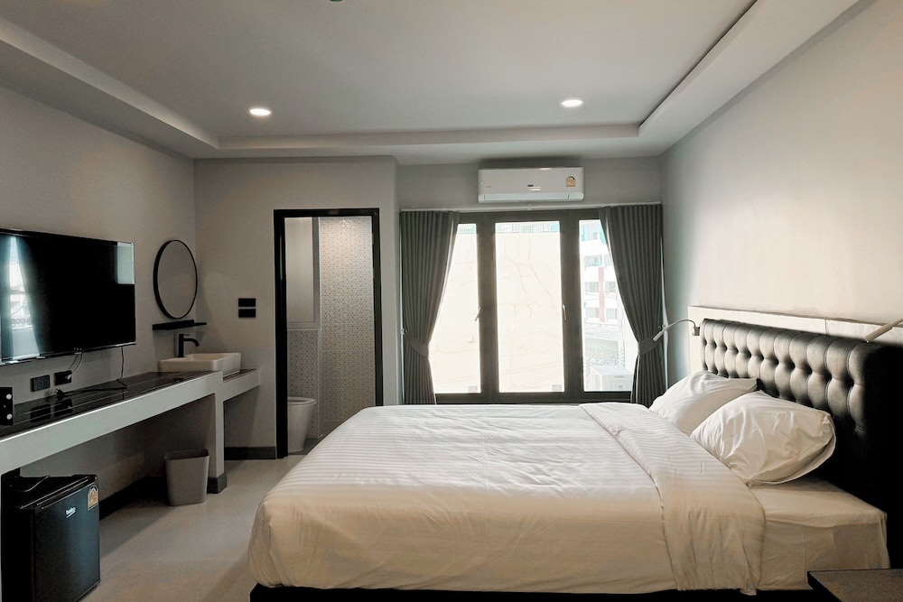 Deluxe Room - Photo 7