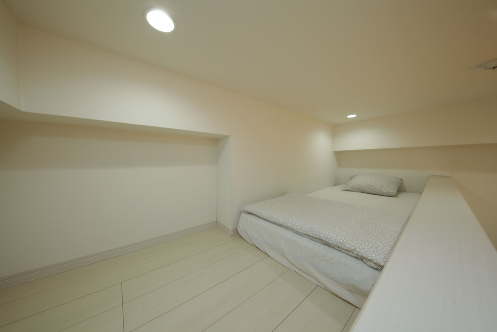 Basic Room (with Loft Bed) photo 2