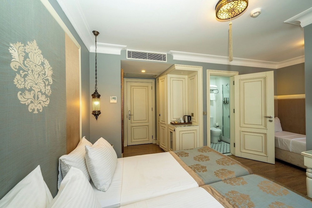 Superior Triple Room, City View photo 1