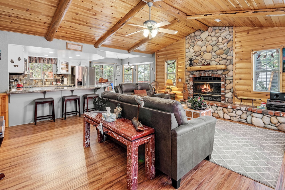 House, Multiple Beds, Patio, Mountain View photo 3