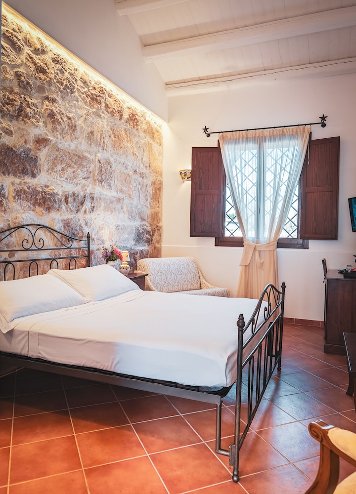 Standard Double Room - Photo 4