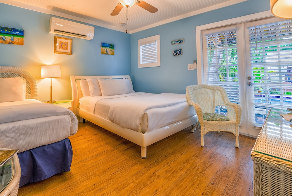 Deluxe Room, Garden View (w/Extra Twin Bed) - Adult Exclusive photo 2