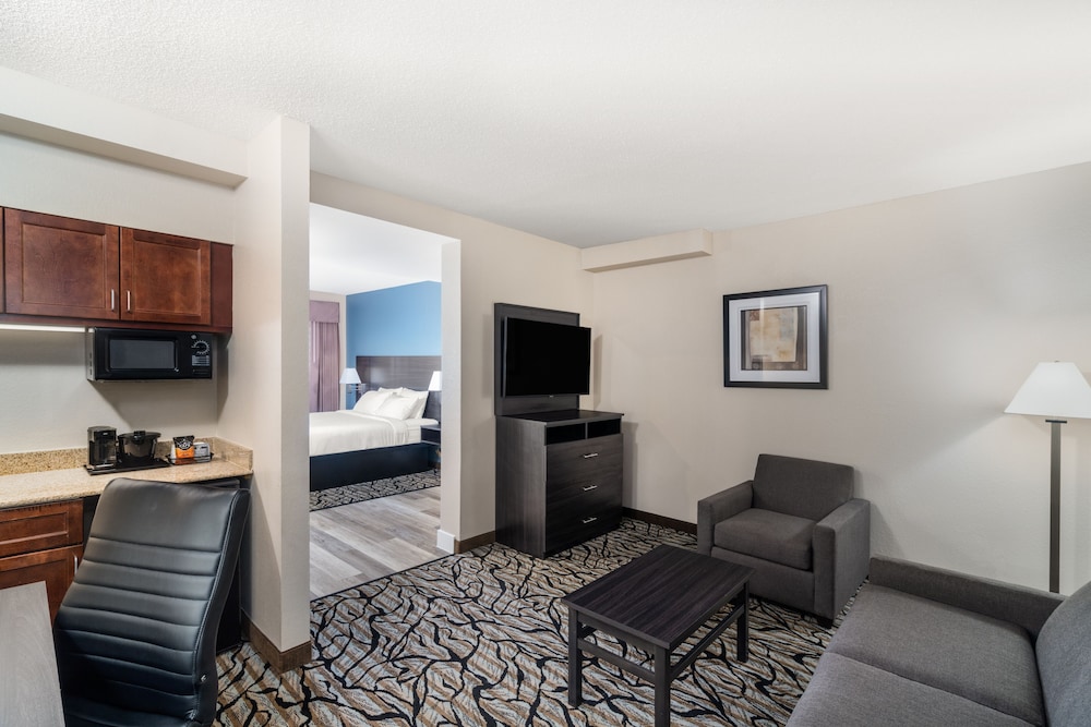 Business Room, 1 King Bed, Non Smoking - Photo 2