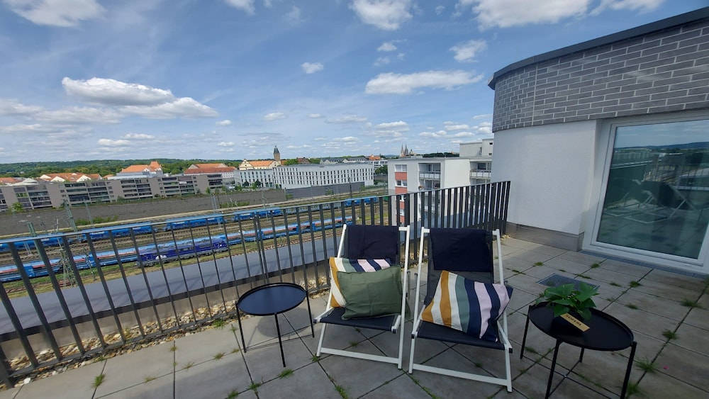 Premium Room, 1 Queen Bed, City View (Roof Terrace, Up to 3 Adults) - Photo 7