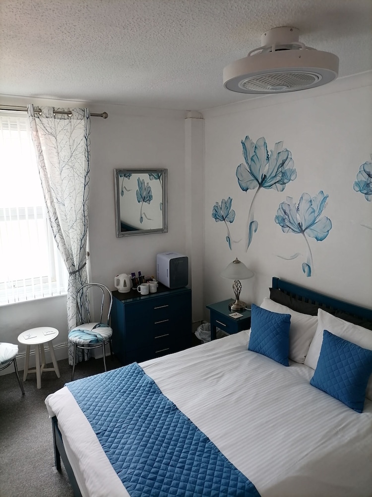 Classic Double Room, Ensuite photo 1
