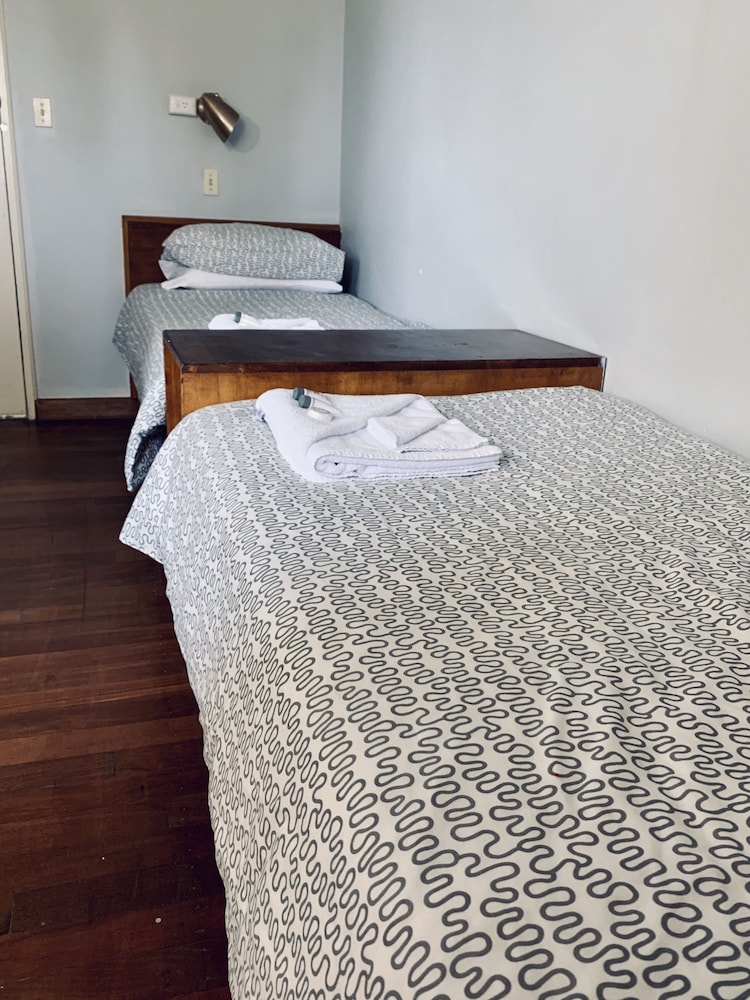 Basic Twin Room - Photo 1