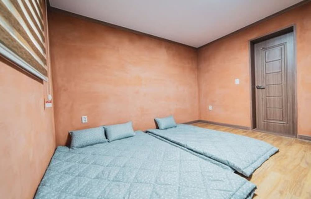 Room (Ondol) photo 2
