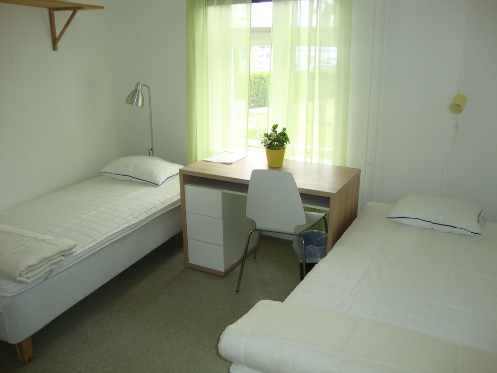 Twin Room, Shared Bathroom photo 3
