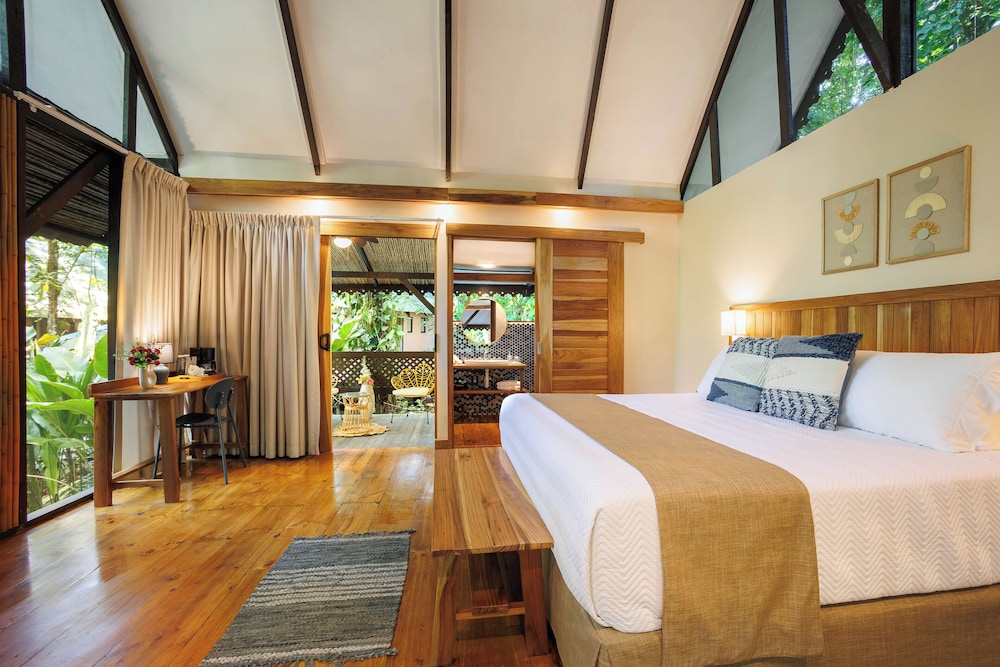 Signature Bungalow, 1 King Bed photo 2