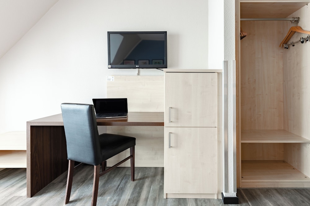 Standard Room, 2 Twin Beds - Photo 4