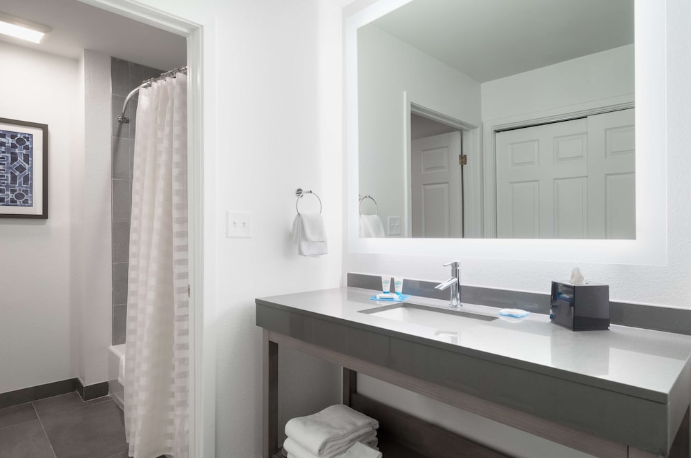Suite, 2 Bedrooms (Trio Suite plus Sofa bed) - Photo 8