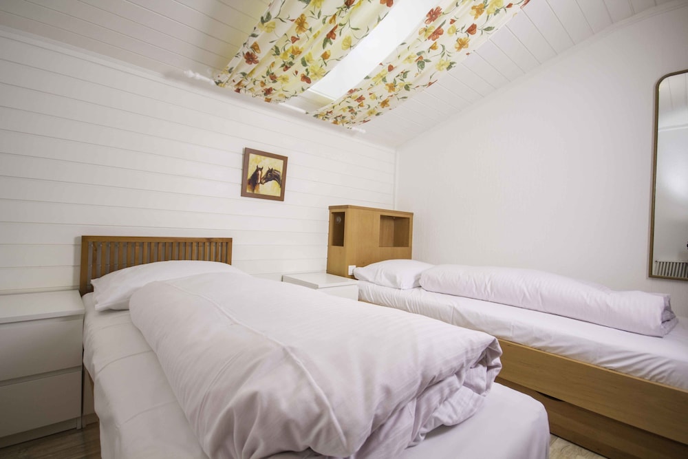 Family Apartment, 2 Bedrooms, Mountain View photo 2