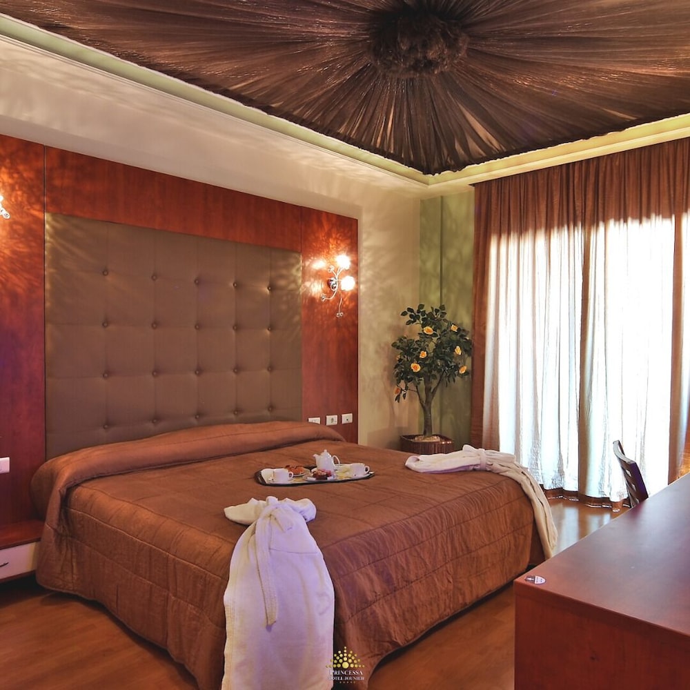 Suite (Ambassador) - Photo 3
