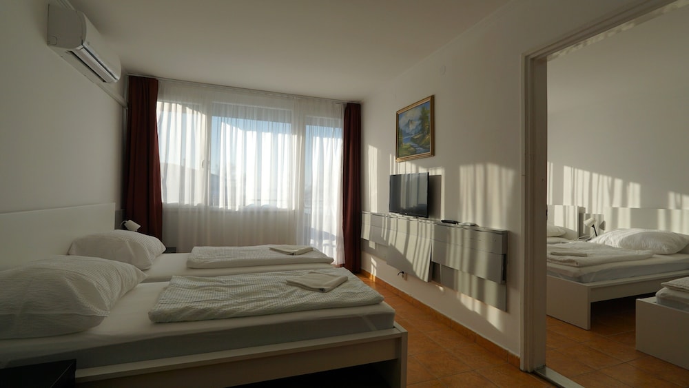 Comfort Suite photo 1