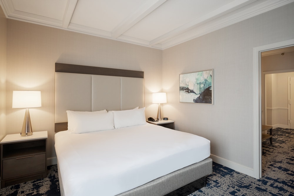 Junior Suite, 1 King Bed with Sofa bed - Photo 1
