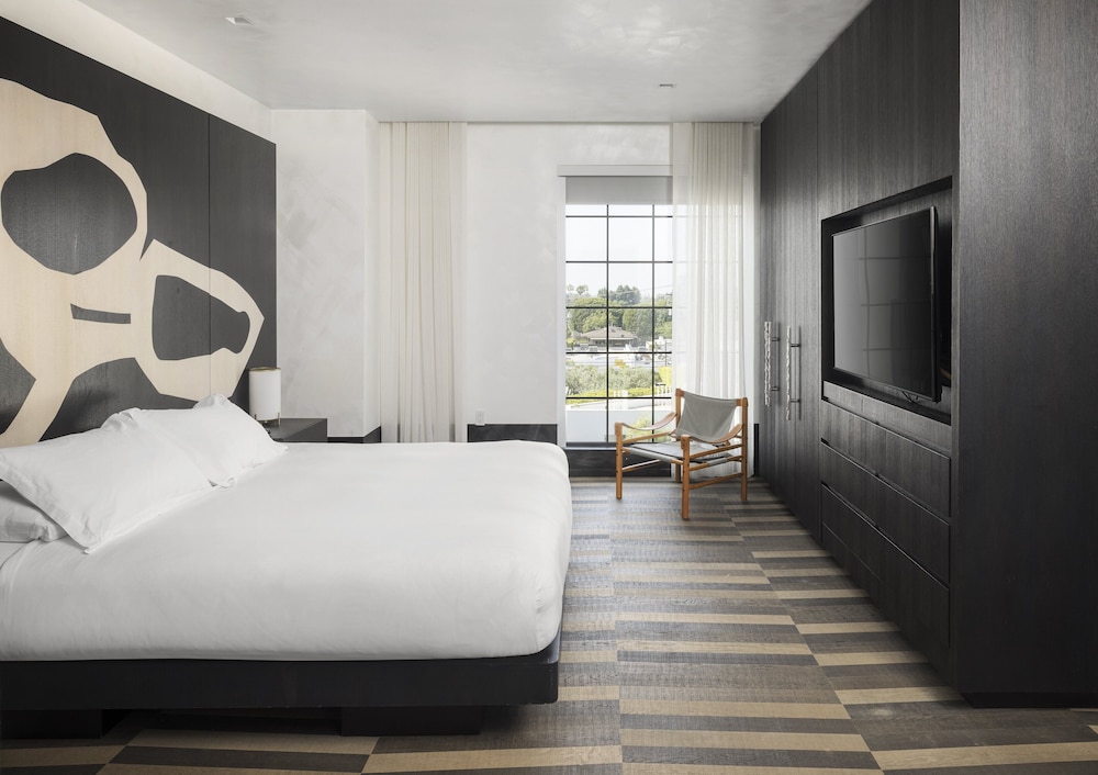 Penthouse, 1 King Bed (La Peer)