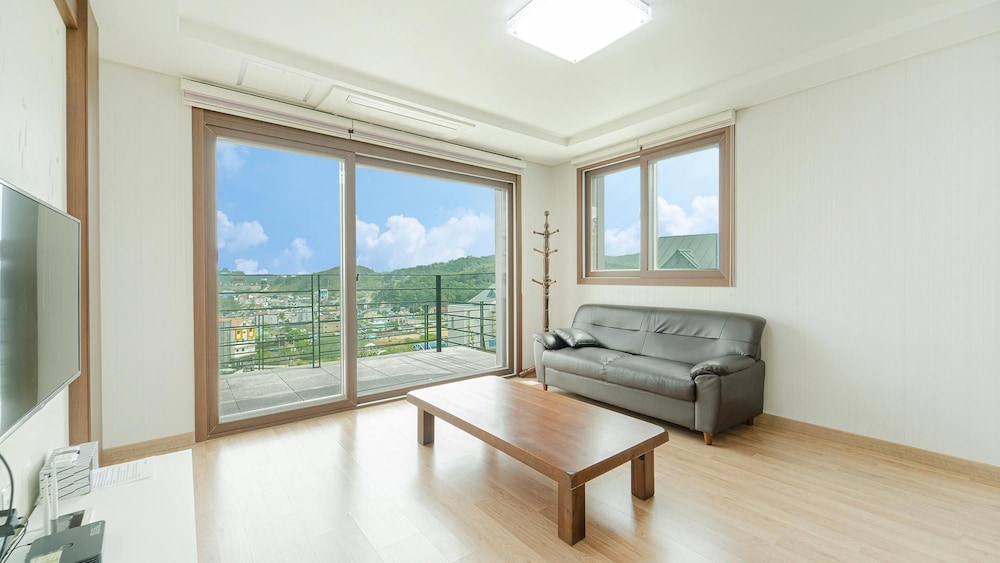 Basic Room, 1 Bedroom (1gadong 102) - Photo 6