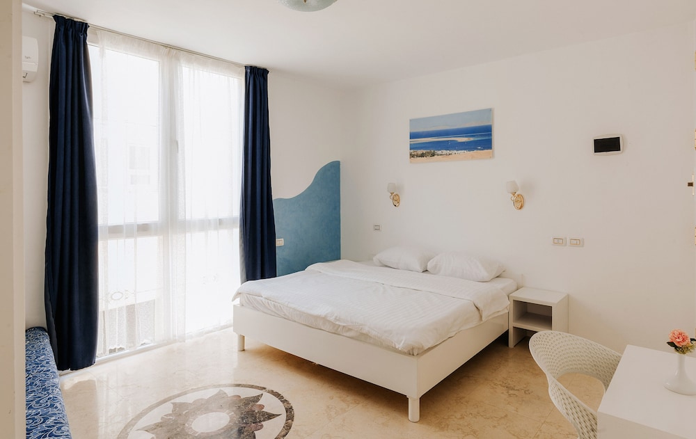 City Triple Room (2 + 1 room) - Photo 1