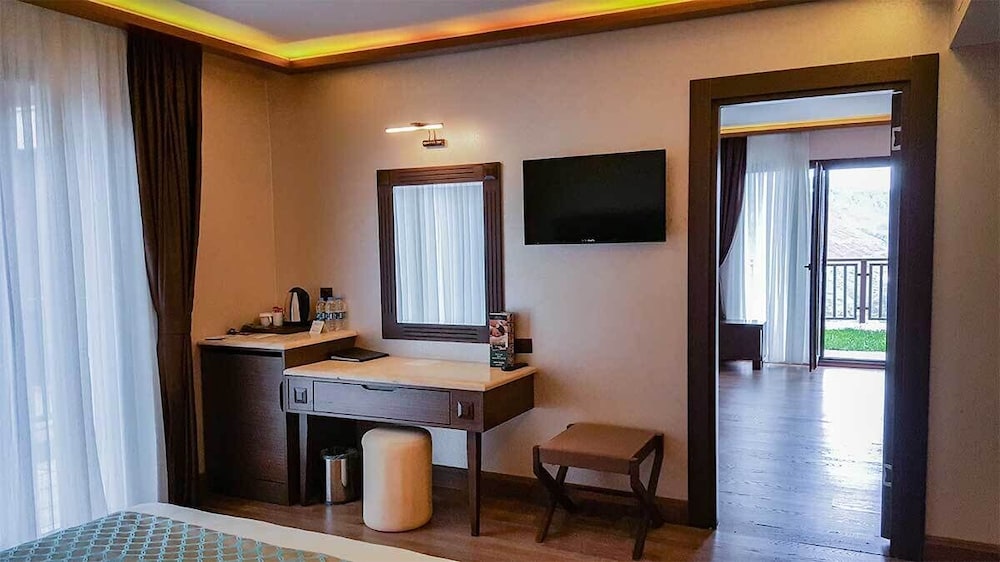 Family Apartment, 4 Bedrooms, Lake View, Garden Area