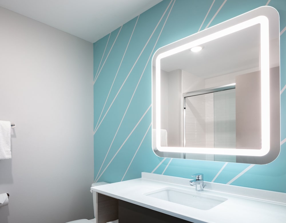 Room, 1 King Bed, Accessible Bathtub (Mobility) - Photo 7