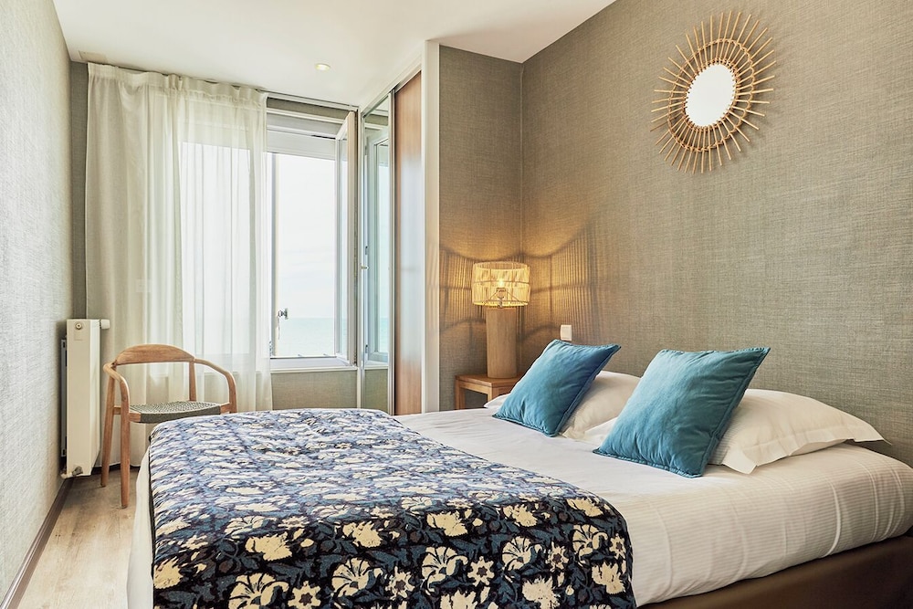Family Suite, Two Bedrooms (one with a sea view), Shared bathroom, Situated at 80 meters photo 3