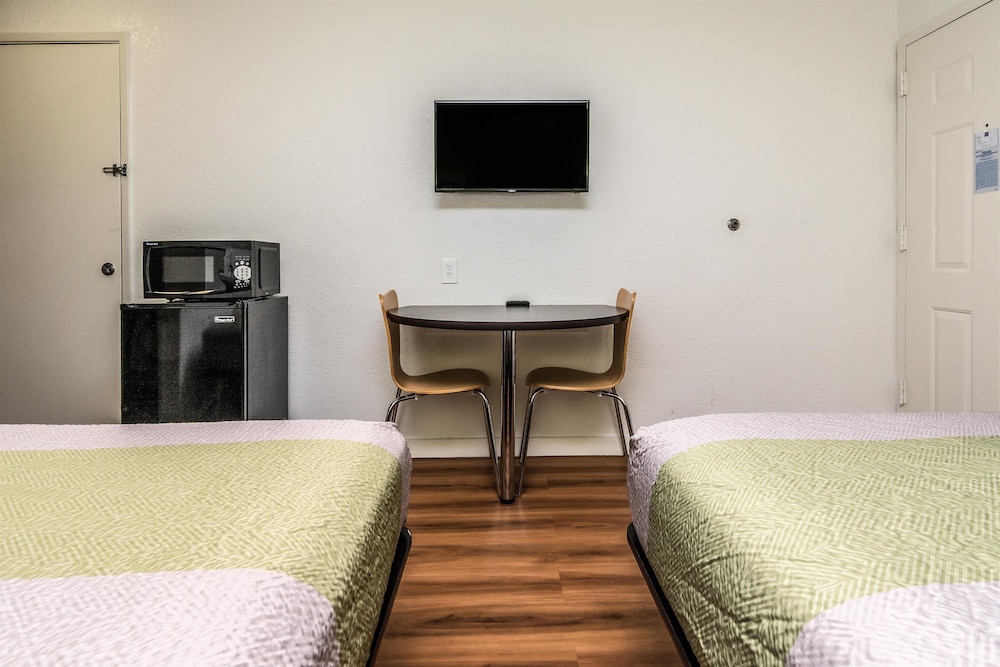 Standard Room, 2 Double Beds, Smoking photo 1