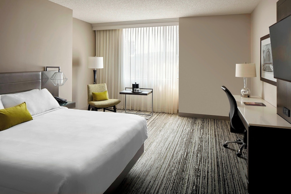 Club Room, 1 King Bed - Photo 1