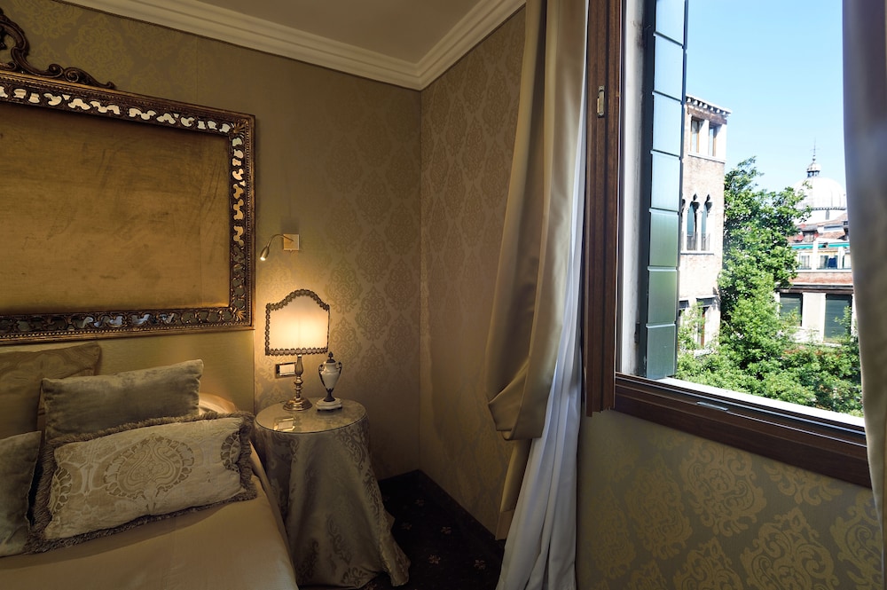 Junior Studio Suite, Garden View
