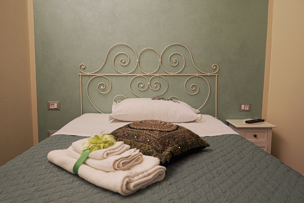 Single Room, Annex Building (Camelot)