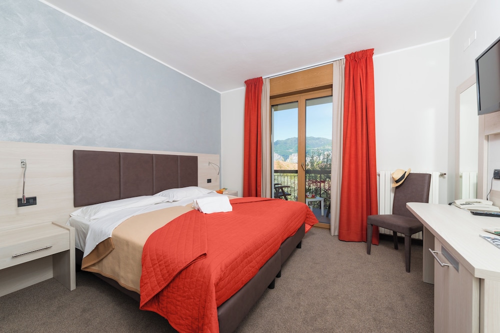 Deluxe Double or Twin Room, Balcony