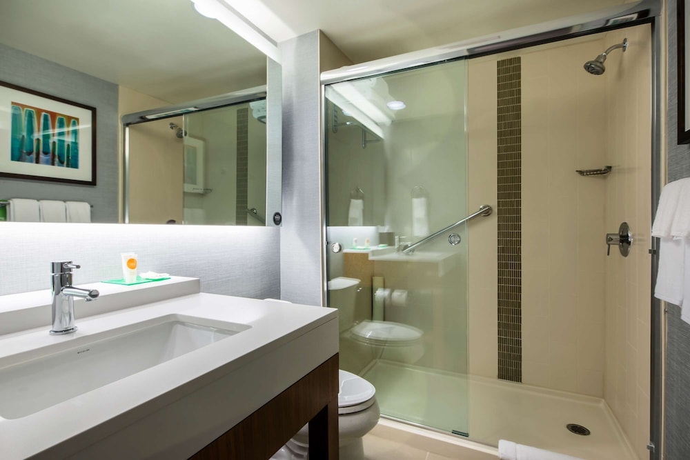 Room, Multiple Beds, Accessible, Bathtub (2 Queen & 1 Sofa Bed) photo 2