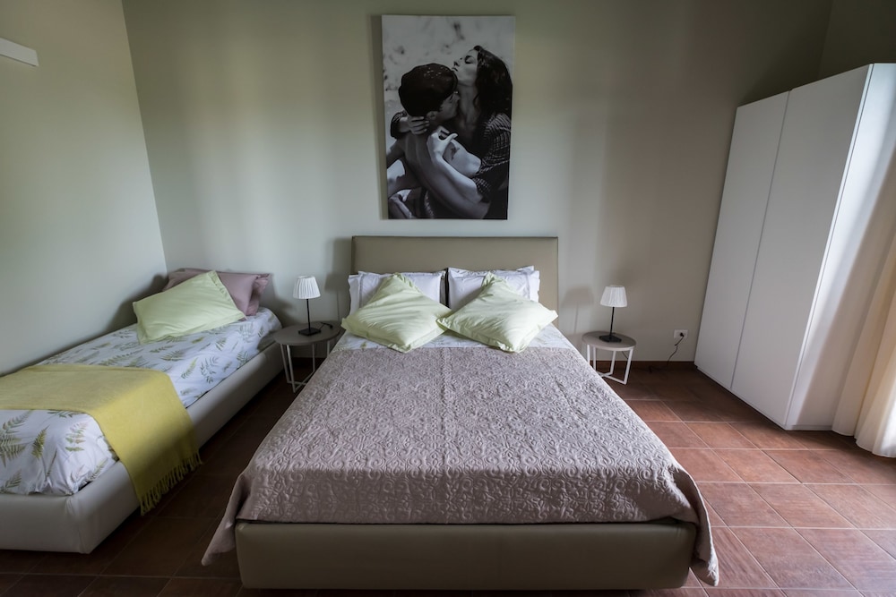 Deluxe Apartment, Pool Access, Garden View photo 2