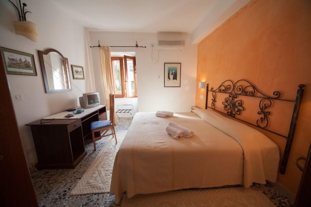 Double or Twin Room photo 1
