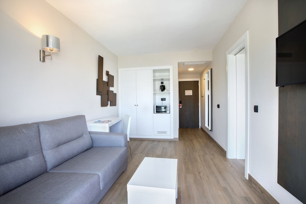 Suite, Terrace (3 Adults) photo 2