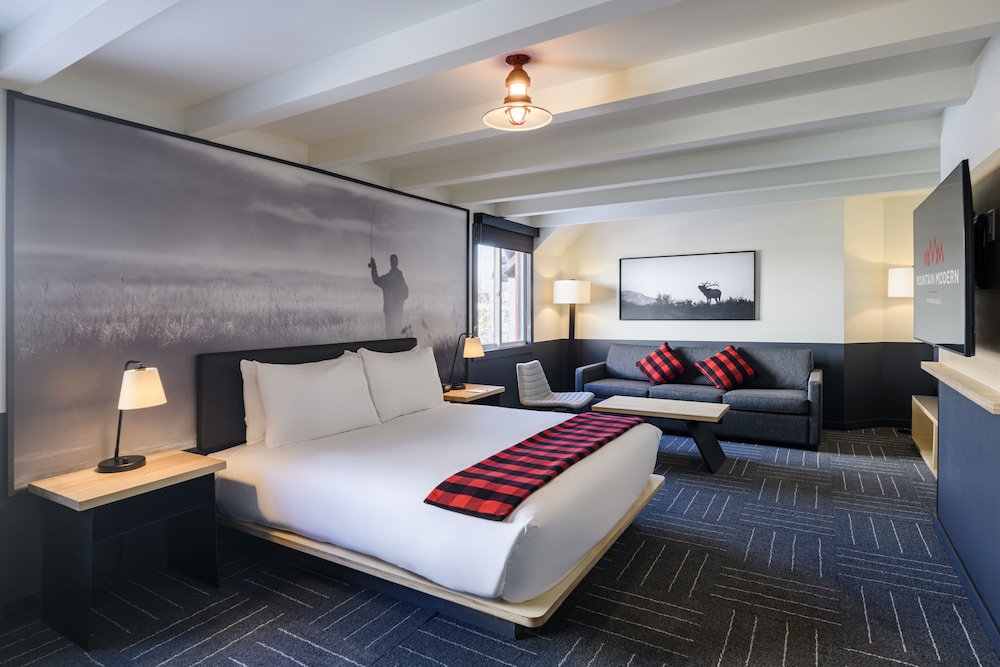 Deluxe Room, 1 King Bed with Sofa bed - Photo 1
