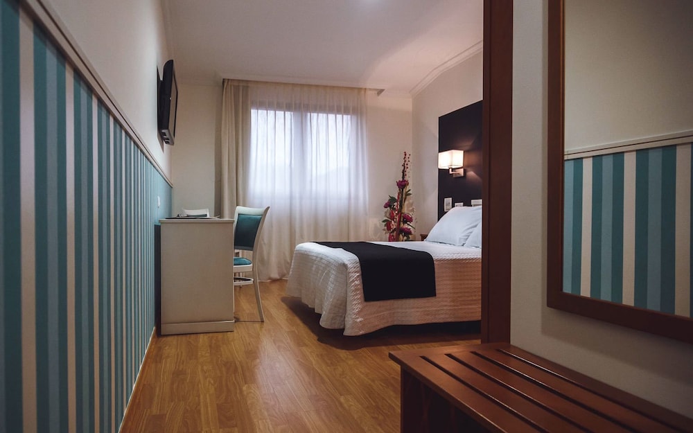 Double Room Single Use, 1 Double or 2 Twin Beds photo 3