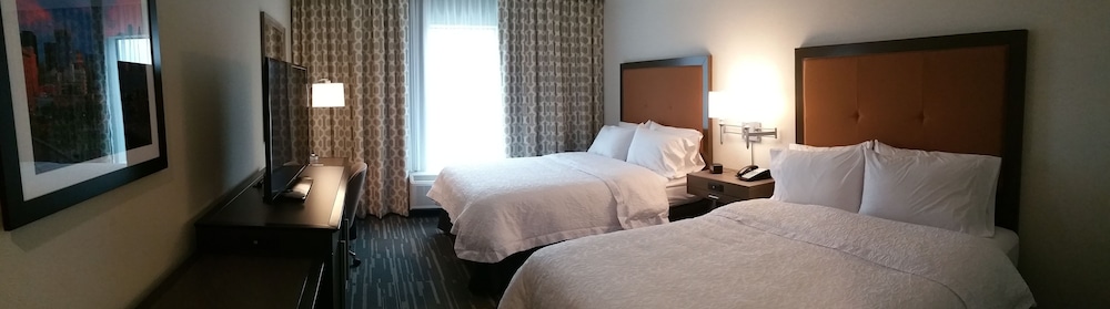 Room, 2 Queen Beds, Non Smoking, Refrigerator photo 2