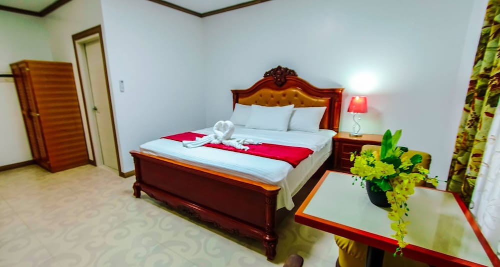Deluxe Queen Room