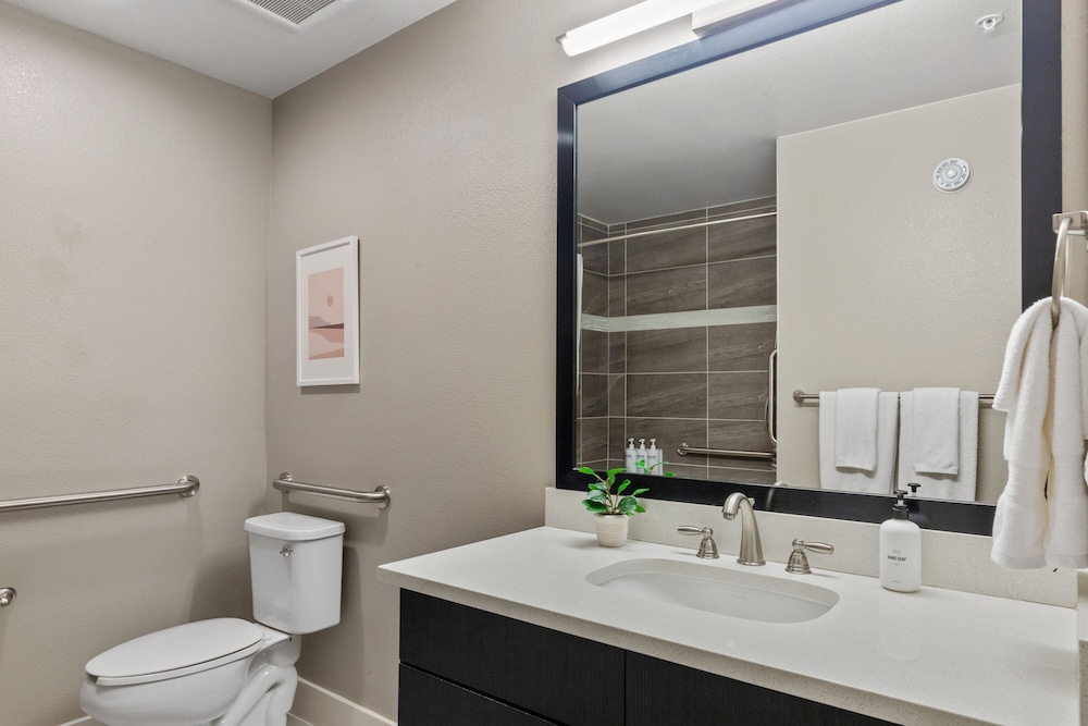 Comfort Apartment, 2 Bedrooms, Accessible (Self Check-in with Virtual Front Desk) - Photo 5