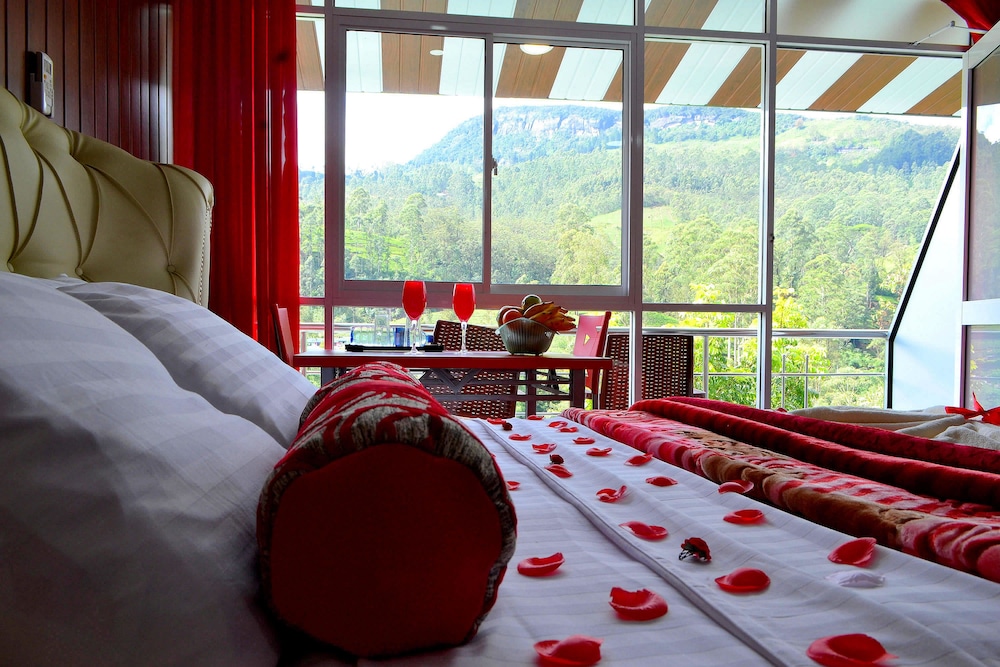 Honeymoon Suite, Mountain View, Executive Level photo 3